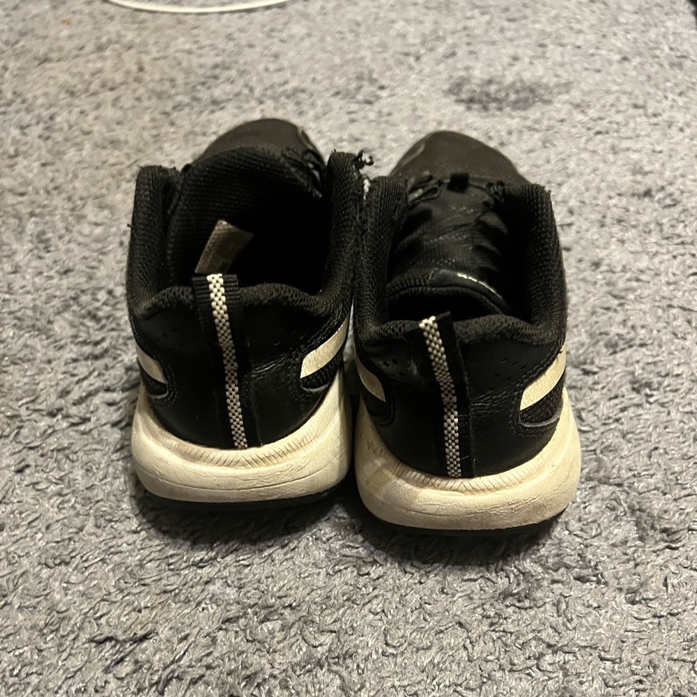 3/$15 Boys Reebok Tennis Shoes- Size 2 - Picture 3 of 4